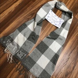 Victoria Secret Grey & White Knit Scarf New